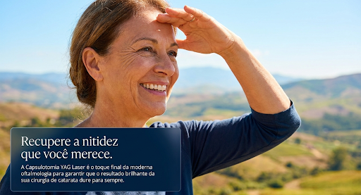 Imagem mostrando uma senhora de idade olhando o horizonte e mostrando que você pode recuperar a nitidez da sua visão fazendo a limpeza da lente de catarata